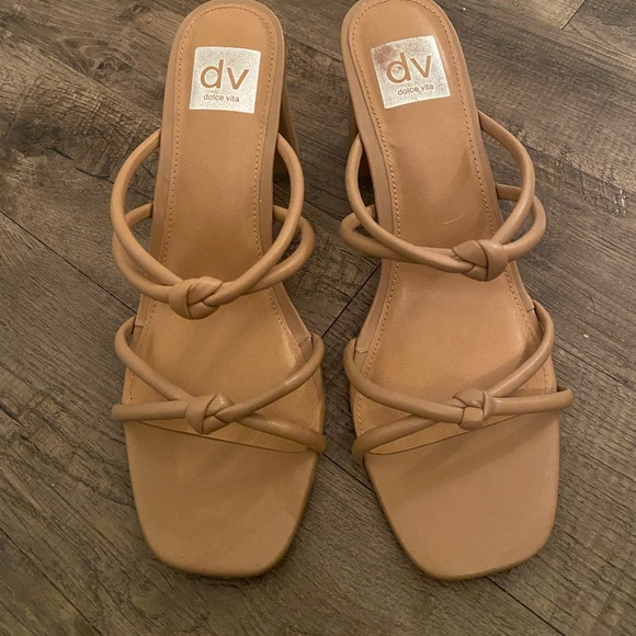 Nude heels - Picture 3 of 6